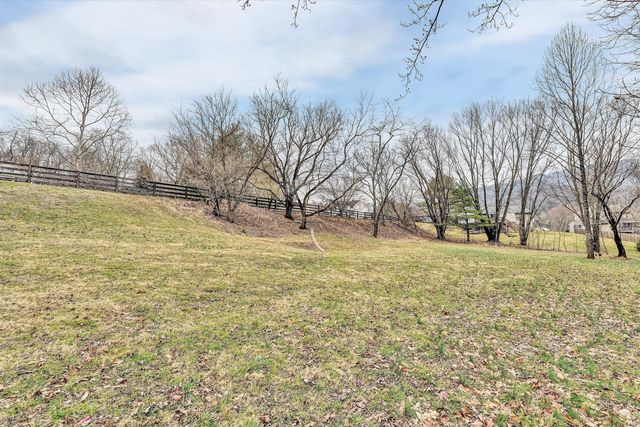 7908 Forest Creek DR, Roanoke, VA 24018