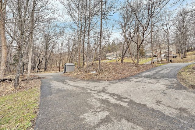 7908 Forest Creek DR, Roanoke, VA 24018