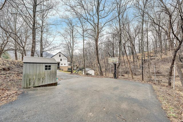 7908 Forest Creek DR, Roanoke, VA 24018