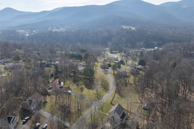 7908 Forest Creek DR, Roanoke, VA 24018