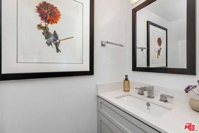 2147 N Beachwood Drive 6, Los Angeles, CA 90068