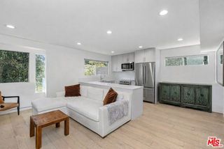 2147 N Beachwood Drive 6, Los Angeles, CA 90068
