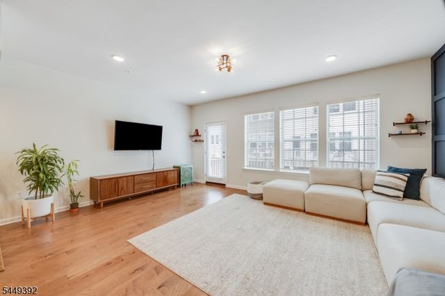 13 Braeburn Ct, Livingston Twp., NJ 07039