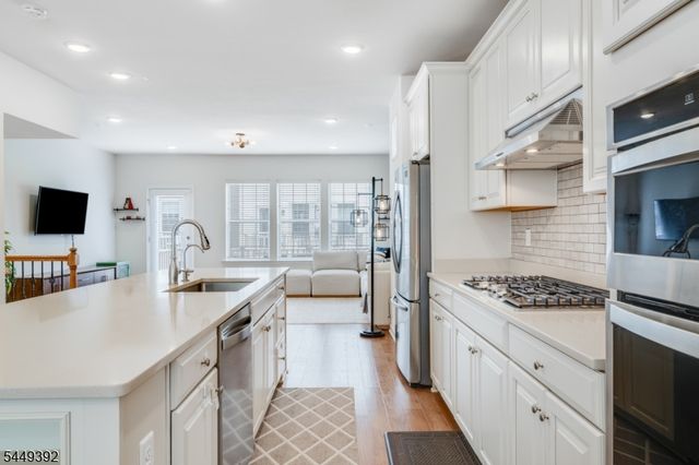 13 Braeburn Ct, Livingston Twp., NJ 07039