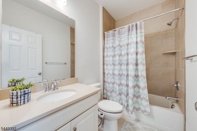 13 Braeburn Ct, Livingston Twp., NJ 07039
