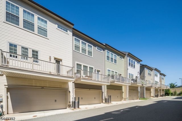 13 Braeburn Ct, Livingston Twp., NJ 07039
