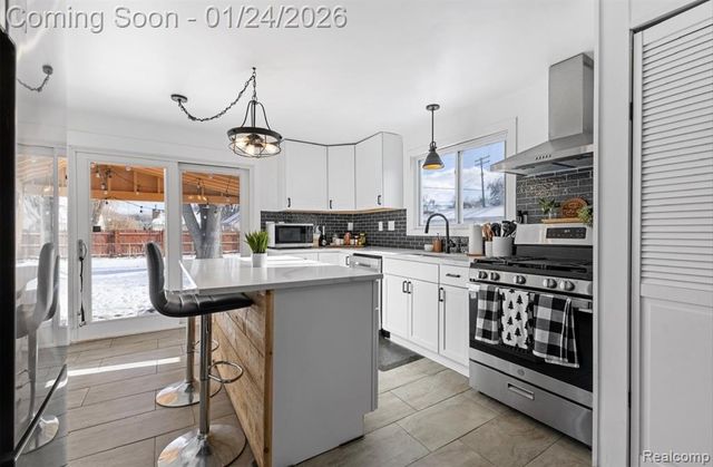 27116 Delton Street, Madison Heights, MI 48071