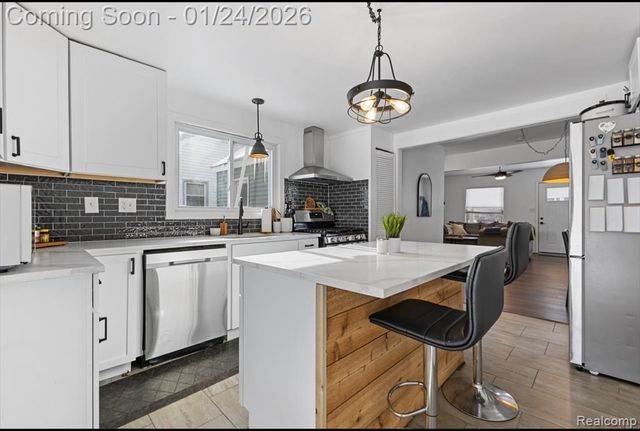 27116 Delton Street, Madison Heights, MI 48071