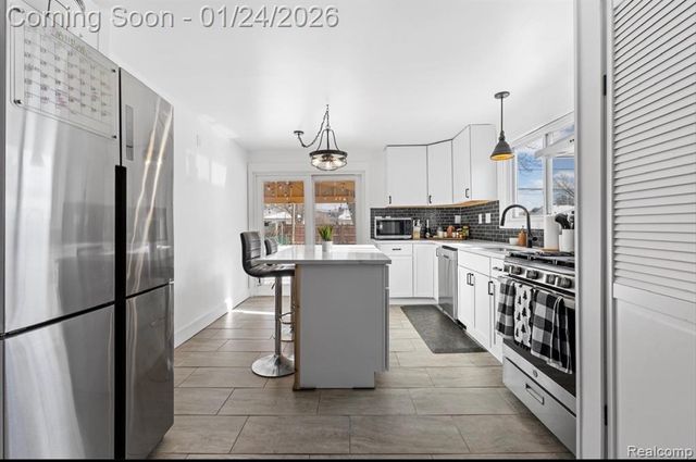 27116 Delton Street, Madison Heights, MI 48071