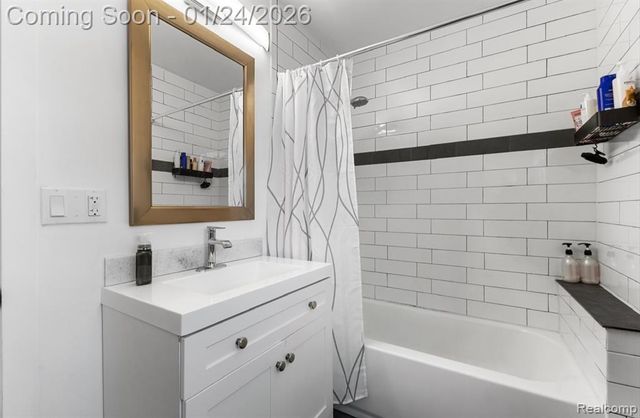 27116 Delton Street, Madison Heights, MI 48071