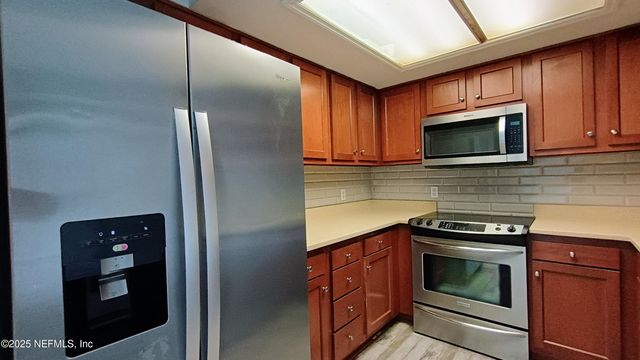 103 COURAGEOUS Court N 103, Jacksonville, FL 32233