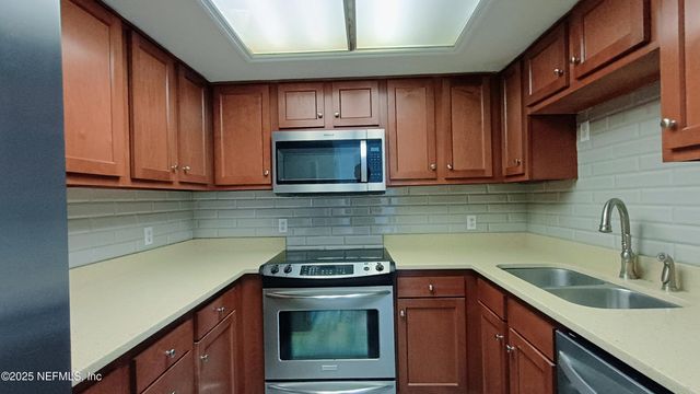 103 COURAGEOUS Court N 103, Jacksonville, FL 32233