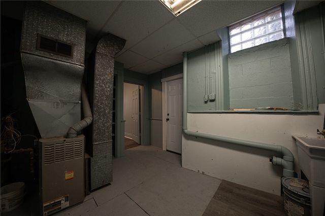 1604 Hatteras St, Troy Hill, PA 15212