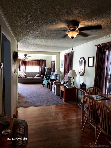 84 W Kalama Street, Madison Heights, MI 48071