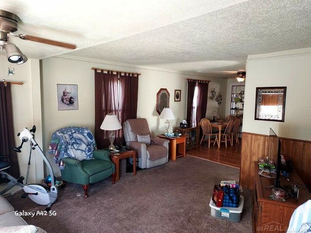 84 W Kalama Street, Madison Heights, MI 48071