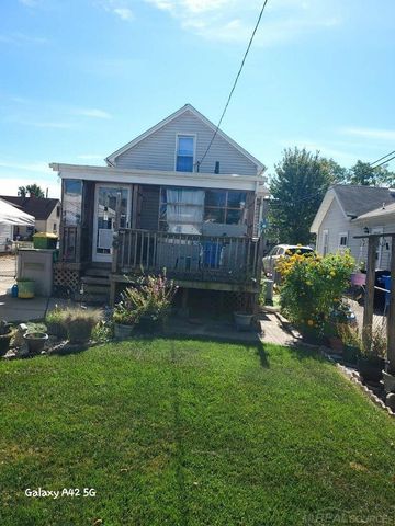 84 W Kalama Street, Madison Heights, MI 48071