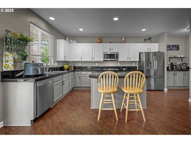 4458 Se ROSEWOOD St, Hillsboro, OR 97123