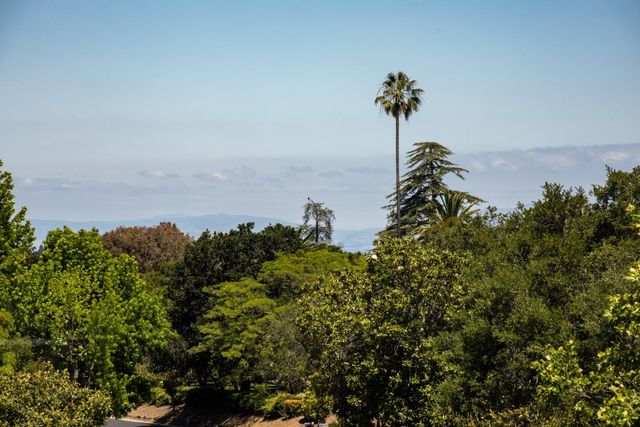 140 Twin Oaks Drive, Los Gatos, CA 95032