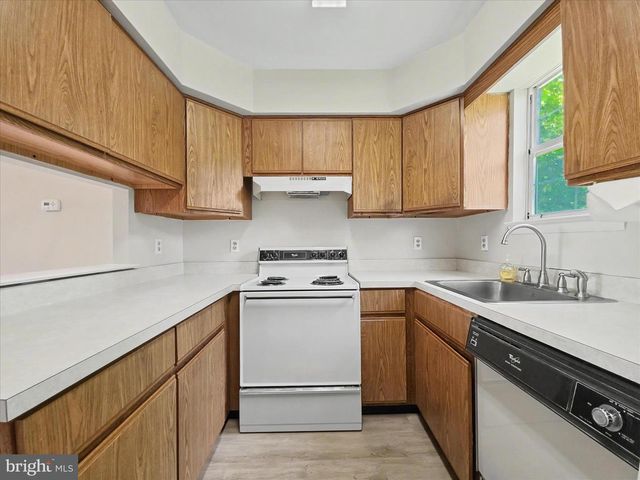 1306 FAIRBOURNE CT, Lansdale, PA 19446