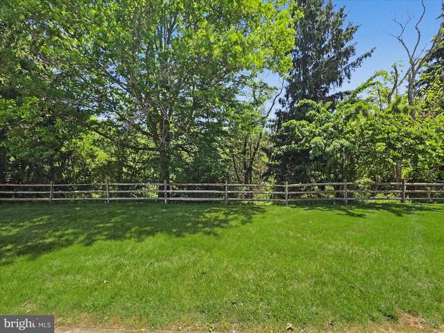 1306 FAIRBOURNE CT, Lansdale, PA 19446