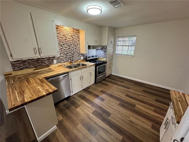 11830 Old Moffat Road, Wilmer, AL 36587