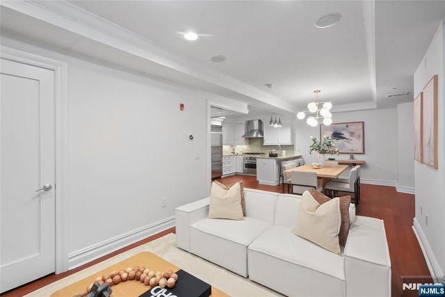 22 Oxford Landing, Weehawken, NJ 07086