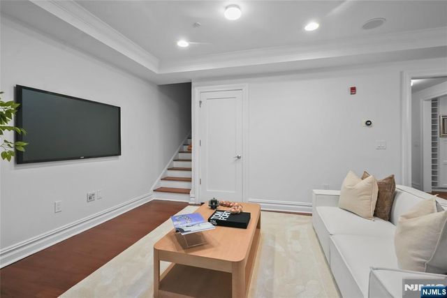 22 Oxford Landing, Weehawken, NJ 07086