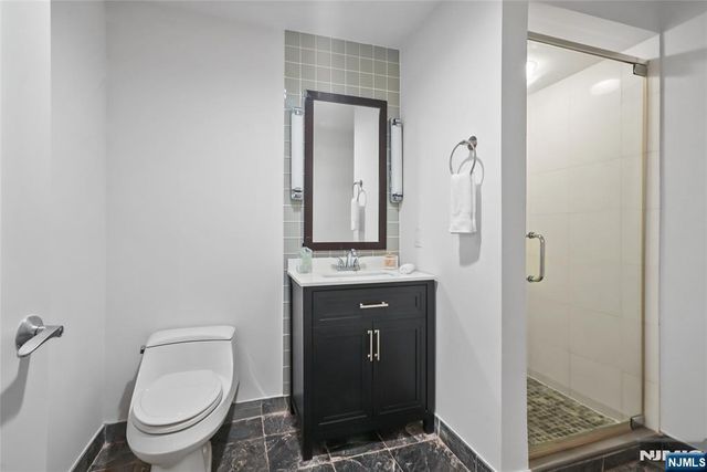 22 Oxford Landing, Weehawken, NJ 07086