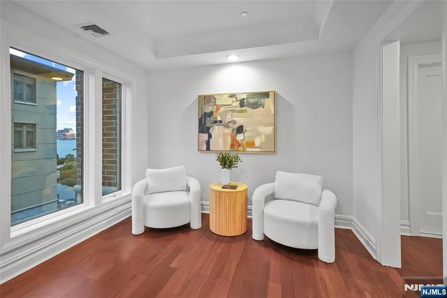 22 Oxford Landing, Weehawken, NJ 07086