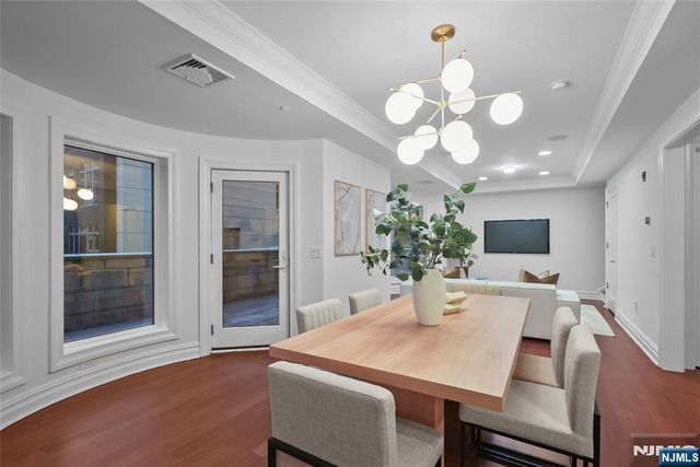 22 Oxford Landing, Weehawken, NJ 07086