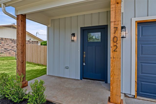 702 Perkins Court, Granbury, TX 76048