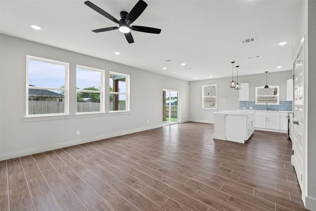 702 Perkins Court, Granbury, TX 76048