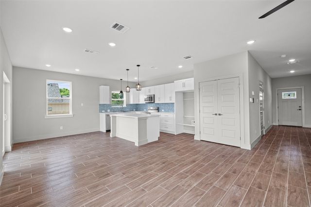702 Perkins Court, Granbury, TX 76048