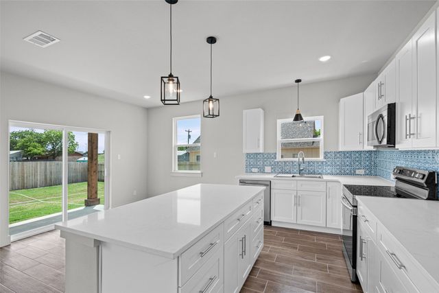 702 Perkins Court, Granbury, TX 76048