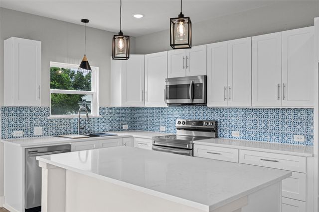 702 Perkins Court, Granbury, TX 76048