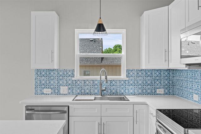 702 Perkins Court, Granbury, TX 76048