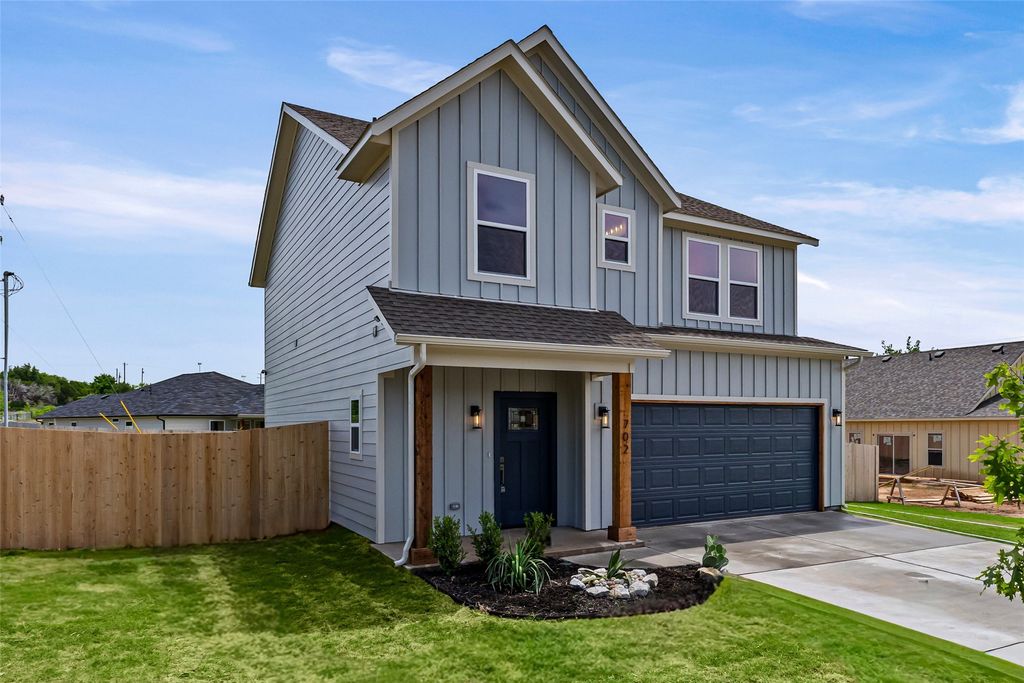 702 Perkins Court, Granbury, TX 76048