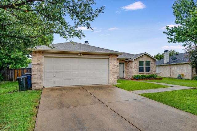 208 Blazing Star Trail, Burleson, TX 76028