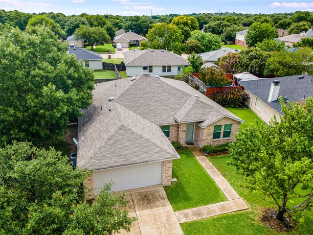 208 Blazing Star Trail, Burleson, TX 76028