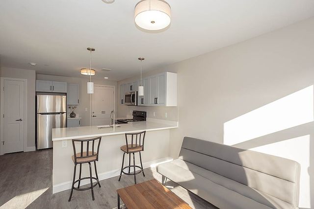 882 Massachuetts Ave 3B, Arlington, MA 02476