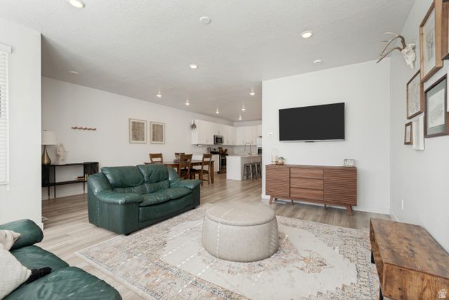 10027 N FEATHERSTONE DR, Highland, UT 84003