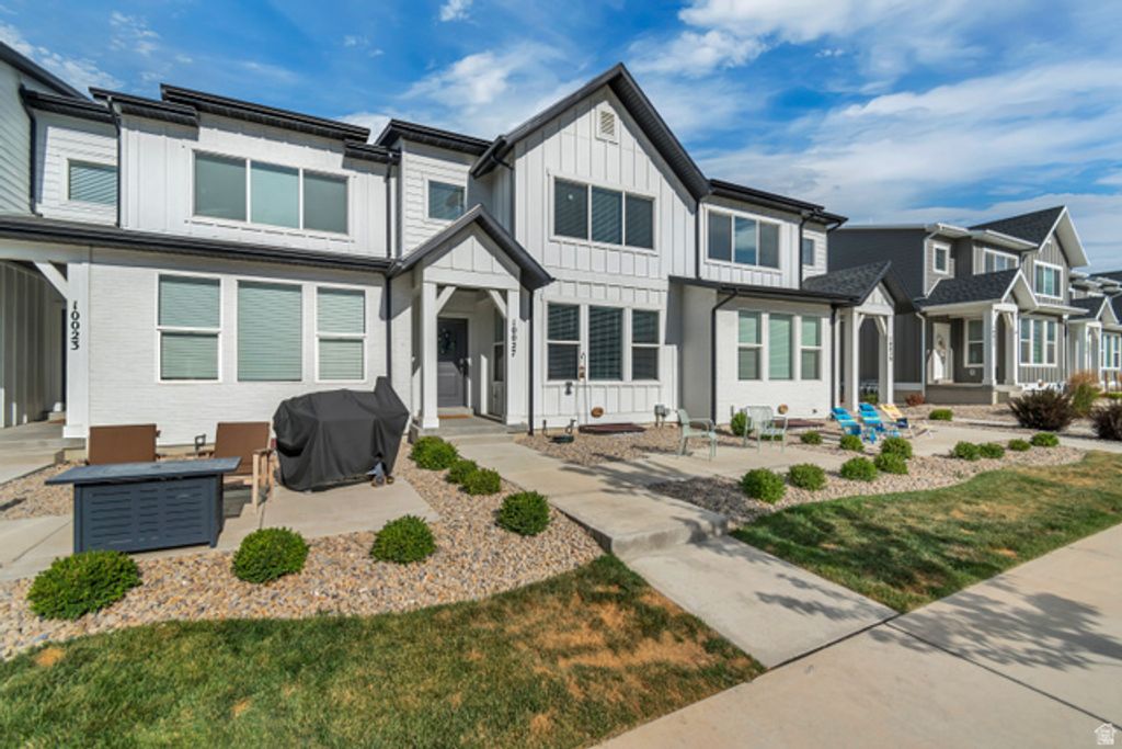 10027 N FEATHERSTONE DR, Highland, UT 84003
