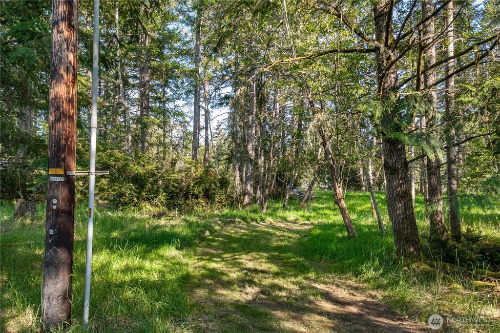 907 E Madrona Boulevard NW, Lakebay, WA 98349