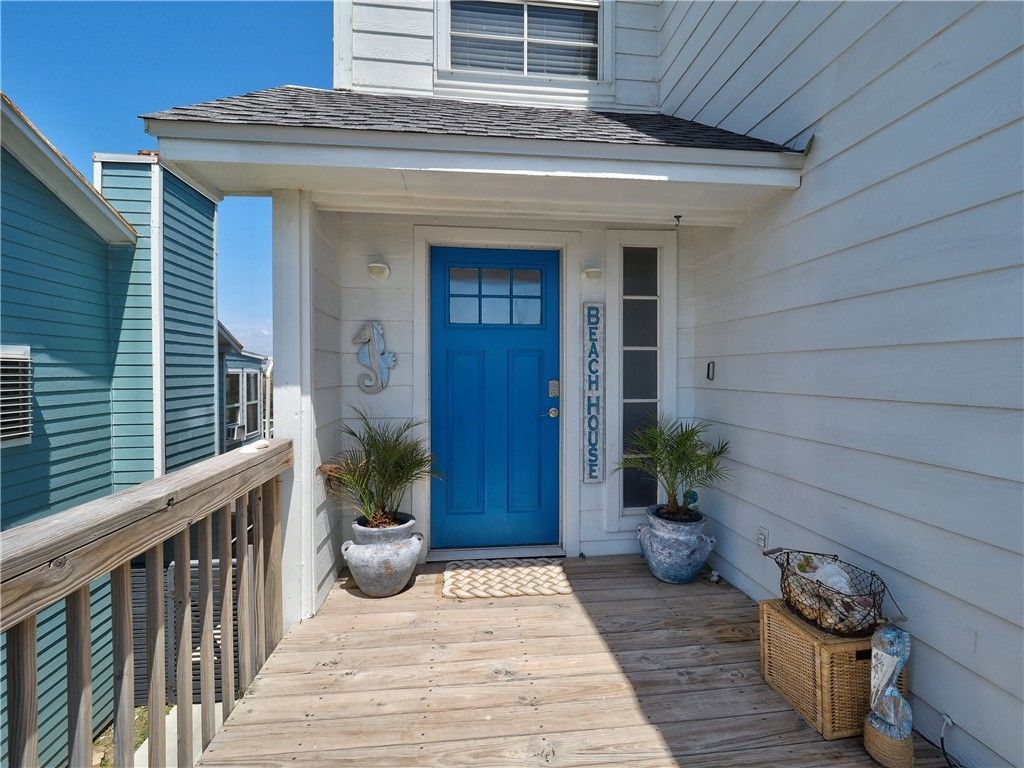 202 Causeway St, Portland, TX 78374 — photo 2