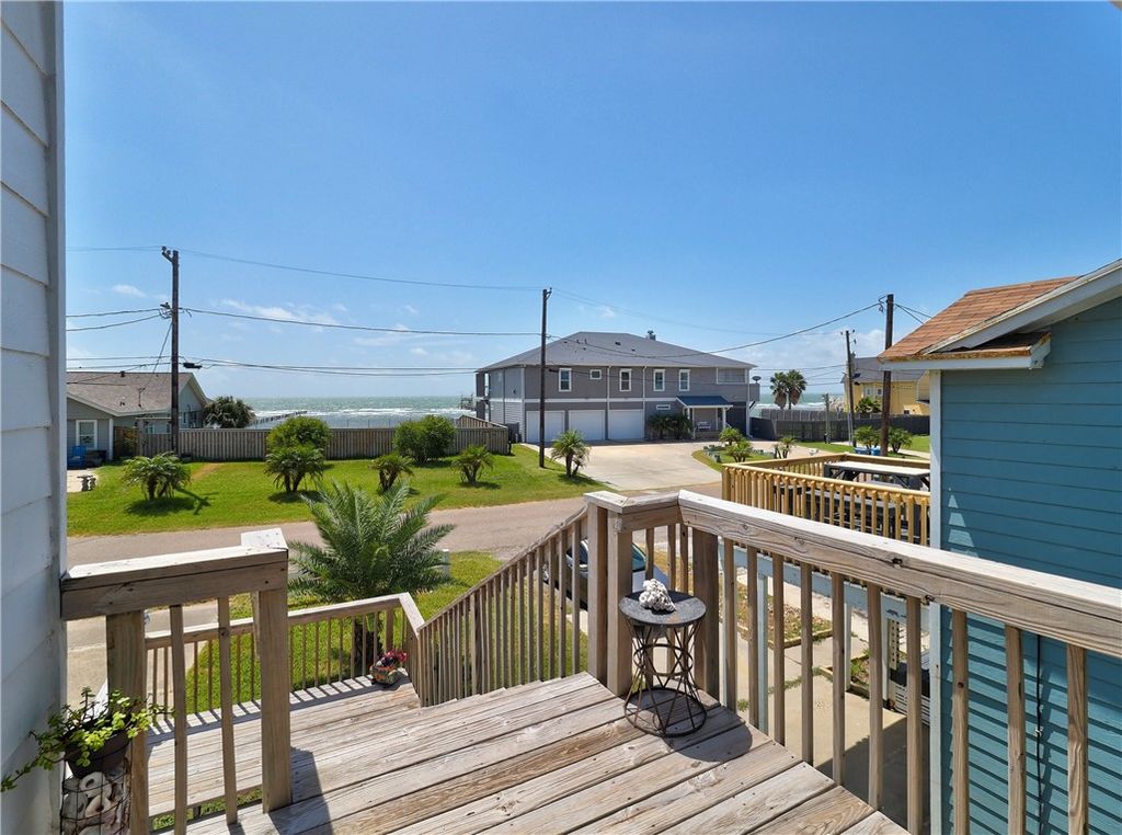202 Causeway St, Portland, TX 78374 — photo 3