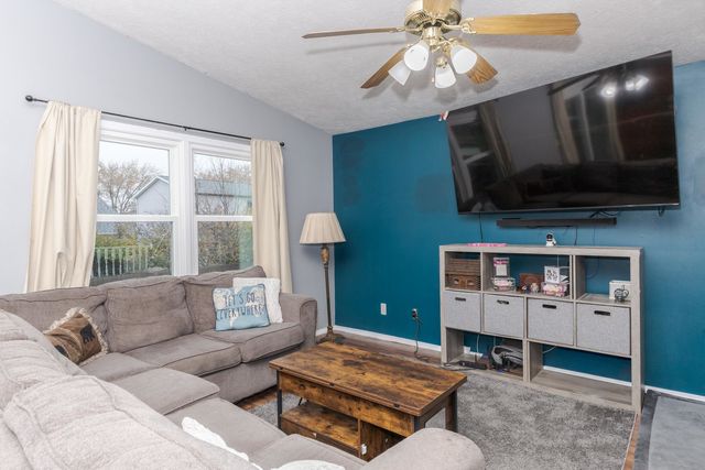 2713 Essington Street, Bloomington, IL 61705