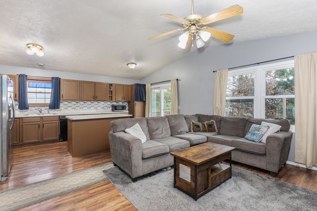 2713 Essington Street, Bloomington, IL 61705