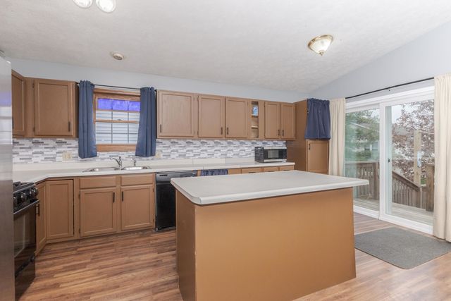 2713 Essington Street, Bloomington, IL 61705