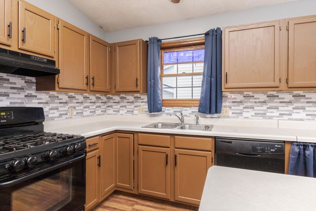 2713 Essington Street, Bloomington, IL 61705