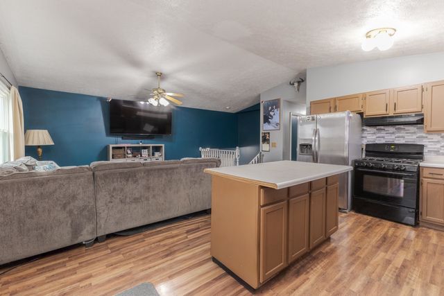 2713 Essington Street, Bloomington, IL 61705